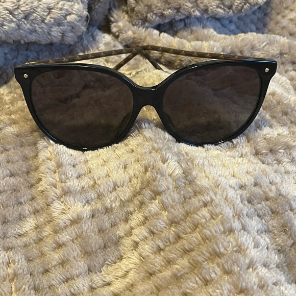 Louis Vuitton First Square Sunglasses - Picture 8 of 14